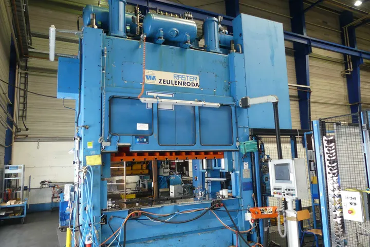 Presslinie RASTER - Zeulenroda, Typ HR250/2200 NL-RK sowie Walzenvorschub/Materialdurchförderer und Richteinrichtung Presskraft 2.500kN